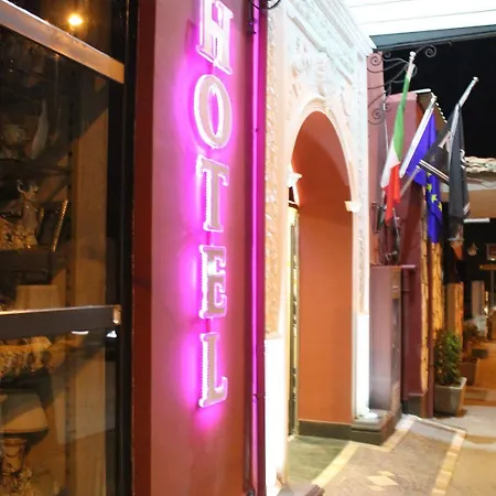 Отель Kleopatra Design Неаполь