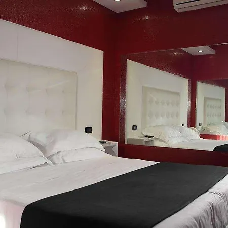 Kleopatra Design 4* Naples